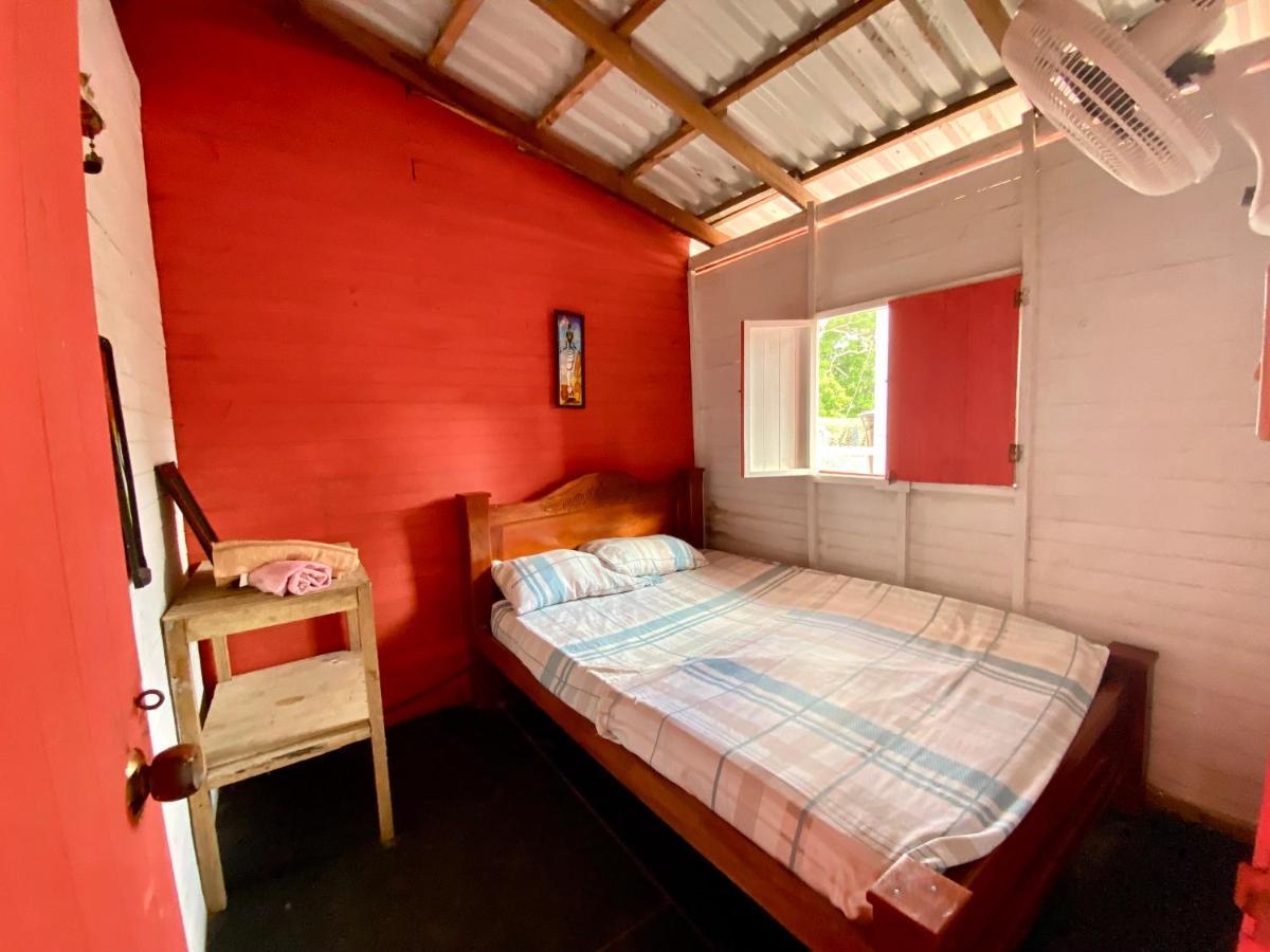Hostal Paraiso Isla Mucura Bilik gambar