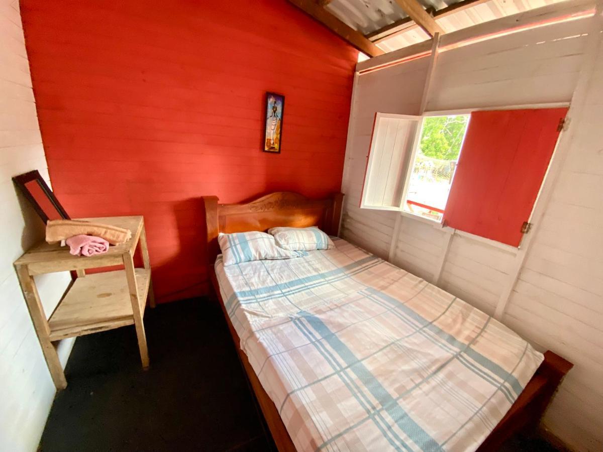 Hostal Paraiso Isla Mucura Bilik gambar