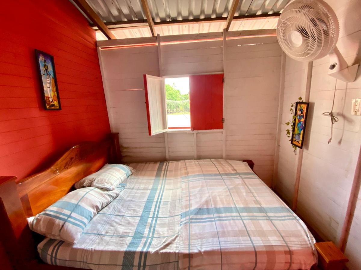 Hostal Paraiso Isla Mucura Bilik gambar